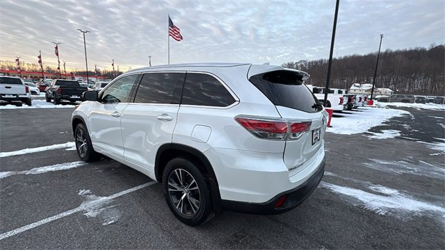 Used 2016 Toyota Highlander XLE image 3
