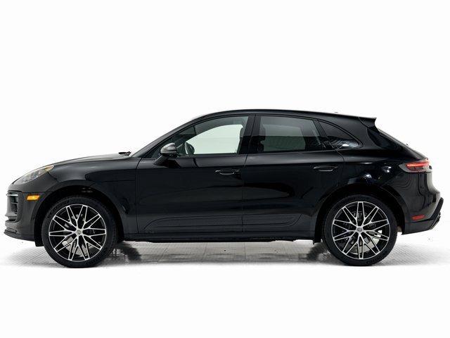 Certified 2025 Porsche Macan image 2