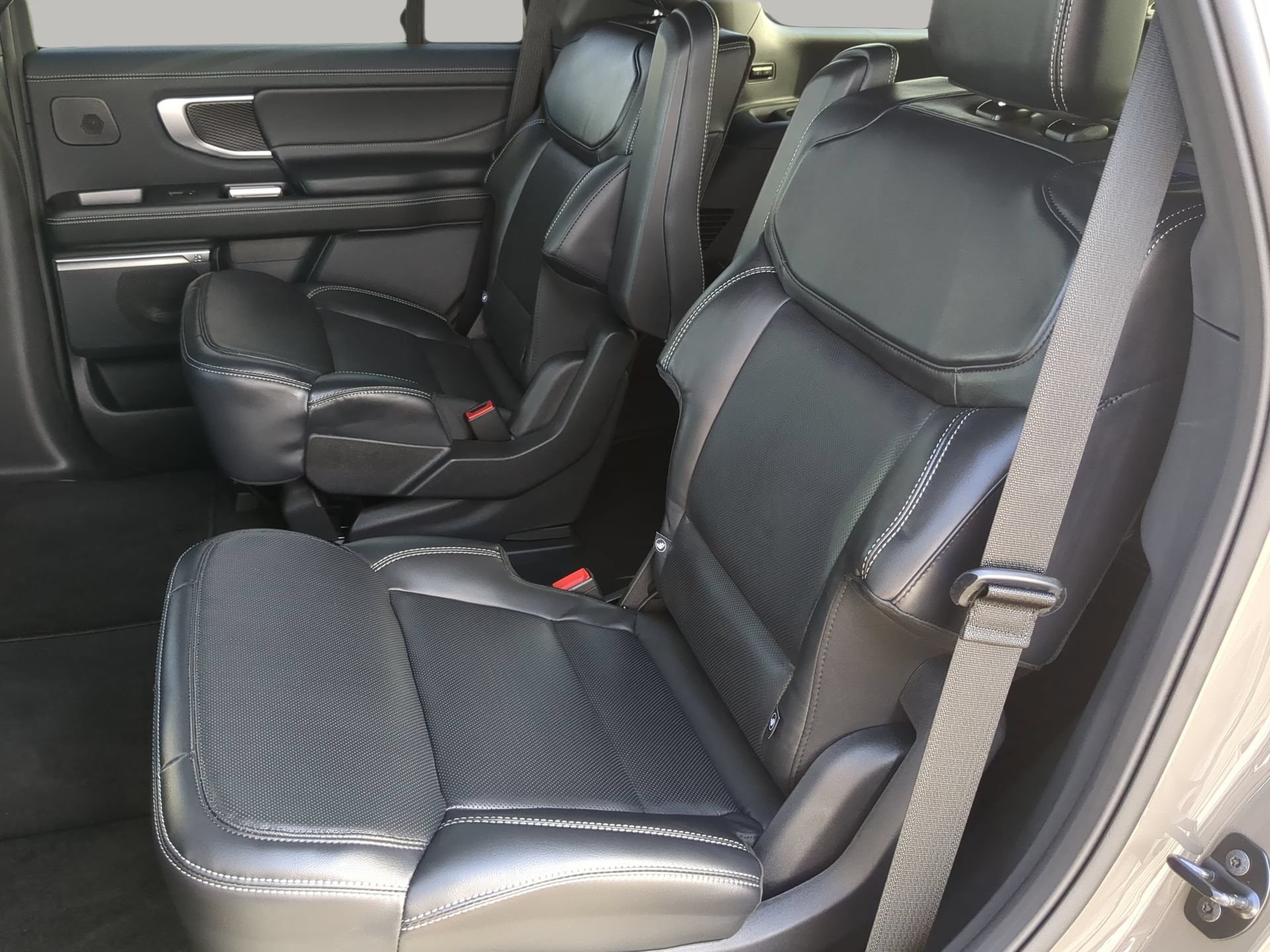 New 2027 Ford Expedition Platinum w/ Stealth Appearance Package AWD/4WD image 57