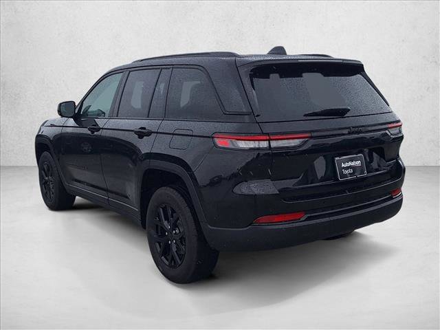 Used 2025 Jeep Grand Cherokee Altitude image 7