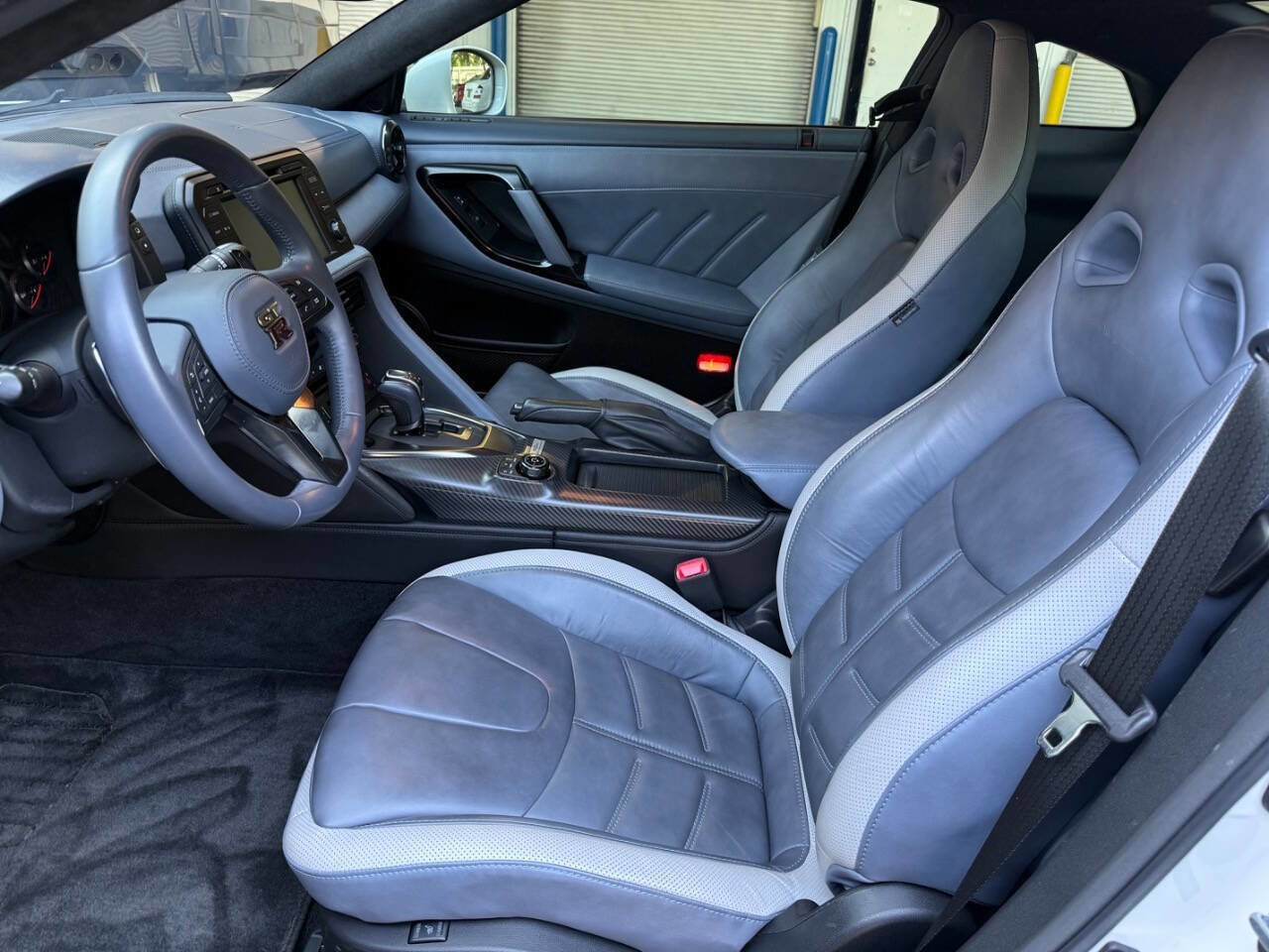 Used 2020 Nissan GT-R Premium image 16