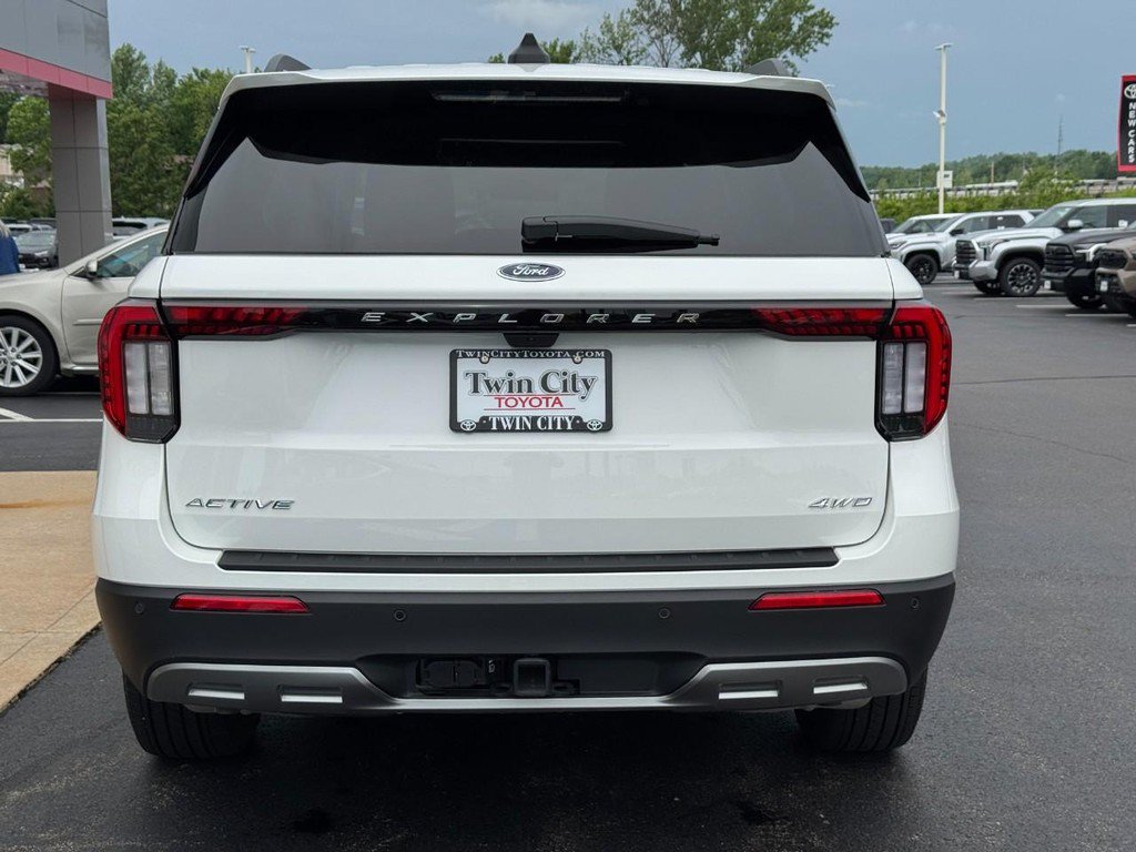 Used 2025 Ford Explorer Active w/ Active Comfort Package AWD/4WD image 5