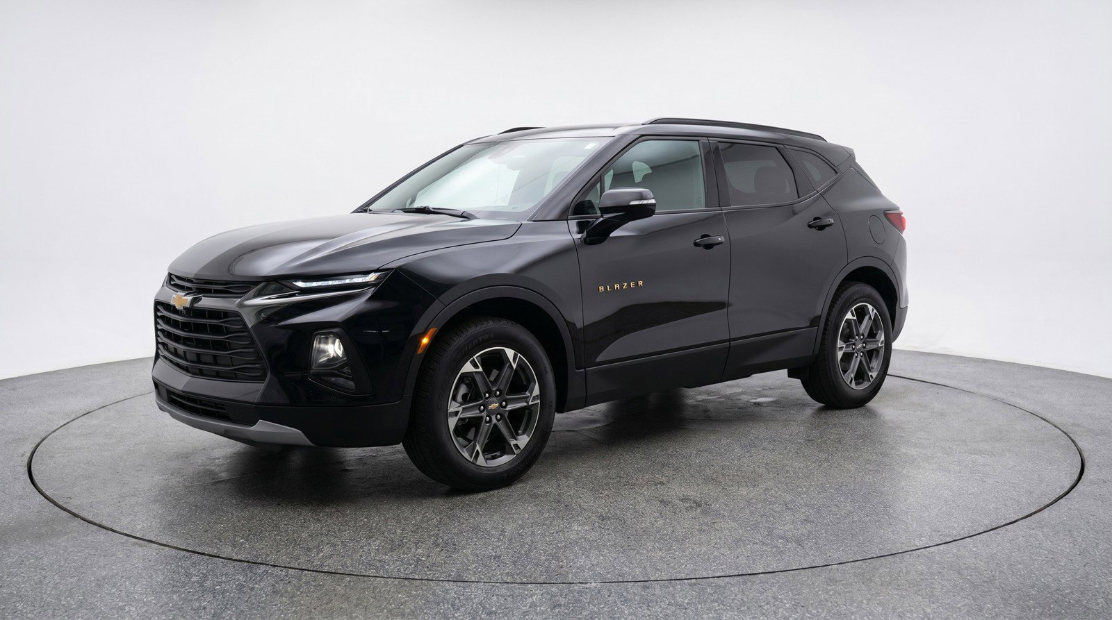 Used 2025 Chevrolet Blazer LT FWD image 3