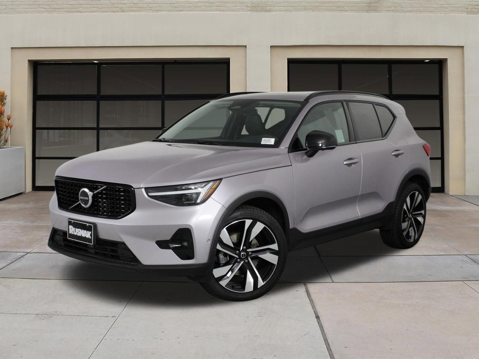 Used 2026 Volvo XC40 B5 Ultra w/ Climate Package AWD/4WD image 3
