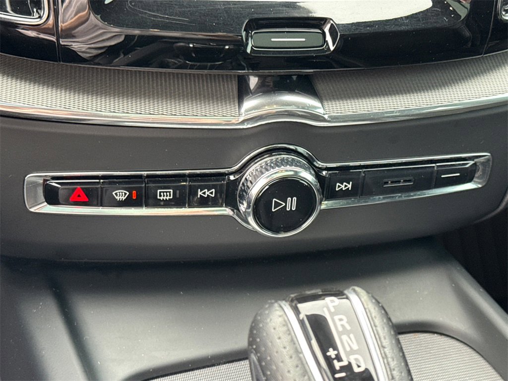 Used 2018 Volvo XC60 T6 R-Design w/ Convenience Package image 31