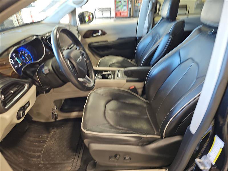Used 2022 Chrysler Pacifica Limited image 9