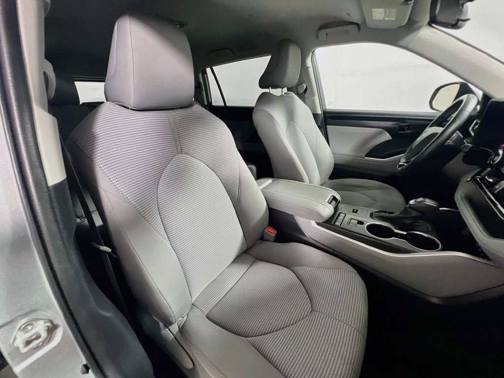 Used 2021 Toyota Highlander LE FWD image 27