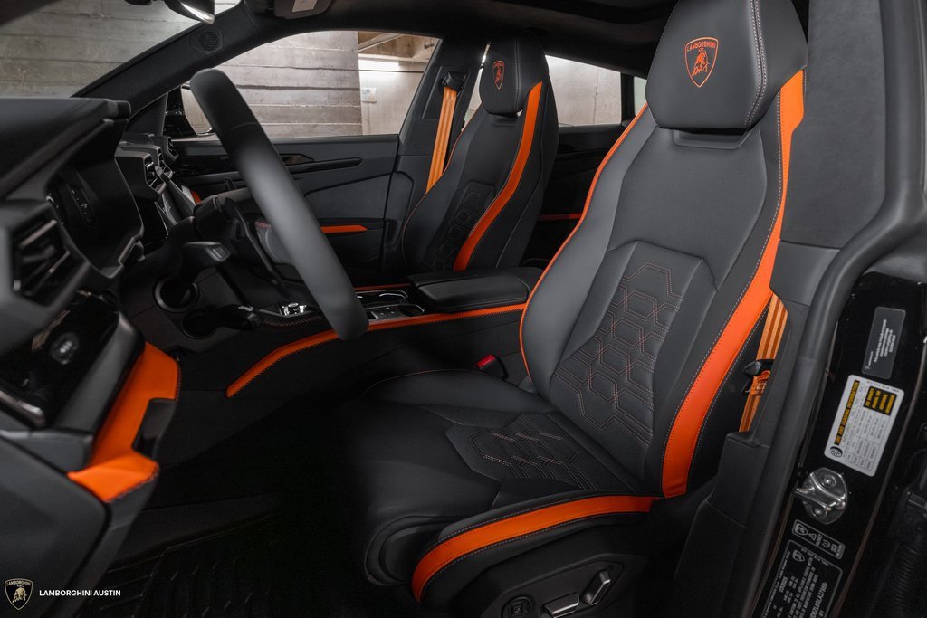 Used 2025 Lamborghini Urus SE image 34