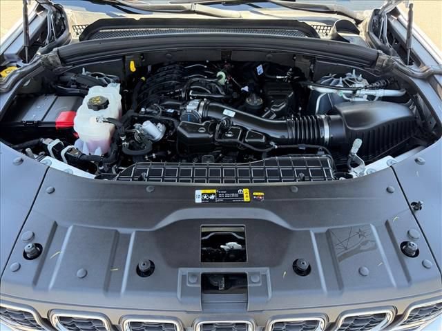 Used 2025 Jeep Grand Cherokee Laredo w/ Trailer Tow Package AWD/4WD image 24