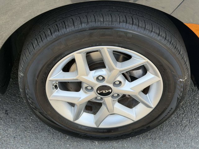 Used 2025 Kia Soul LX w/ LX Technology Package FWD image 9