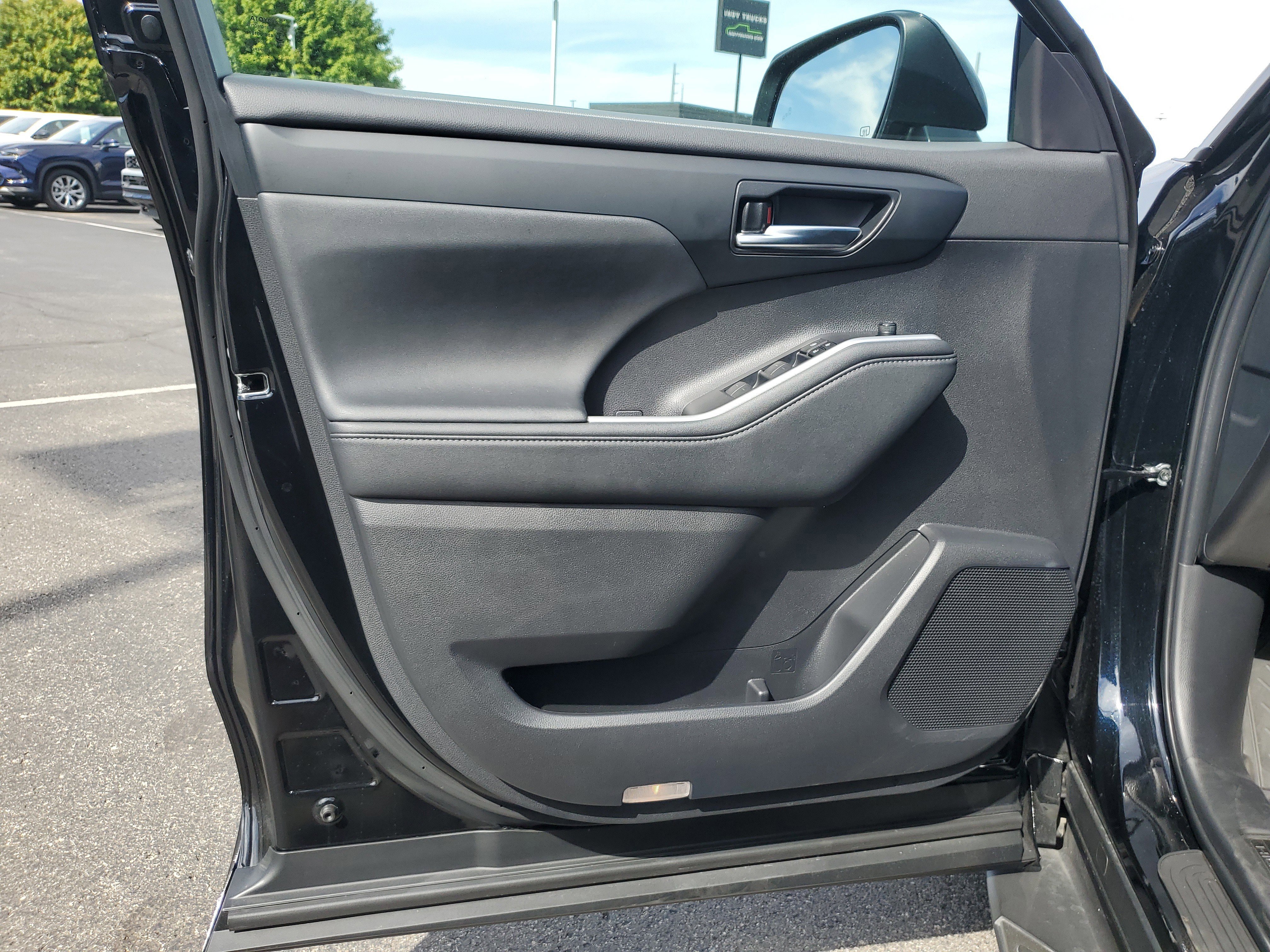 Certified 2024 Toyota Highlander XLE image 19