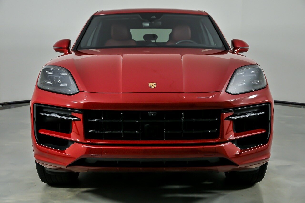 Used 2024 Porsche Cayenne AWD/4WD image 5