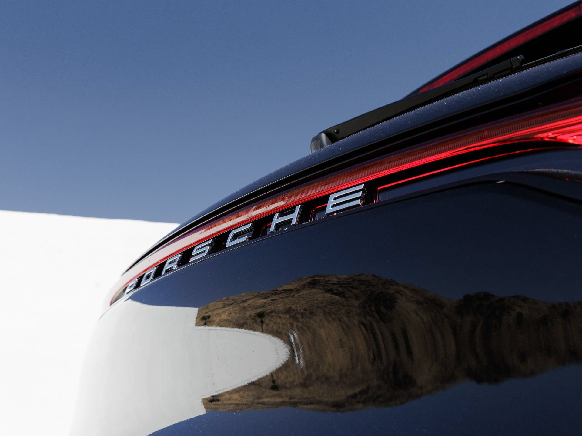 Certified 2026 Porsche Macan AWD/4WD image 12