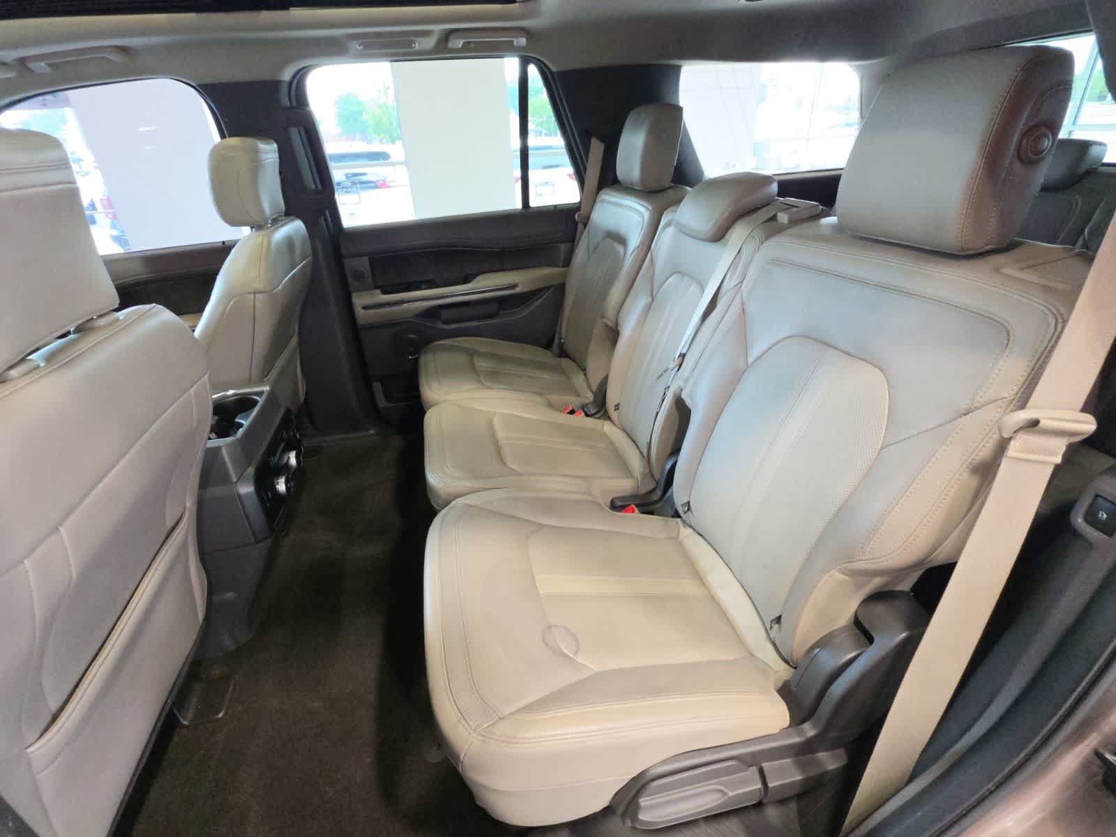Used 2019 Ford Expedition Limited w/ Equipment Group 301A AWD/4WD image 34