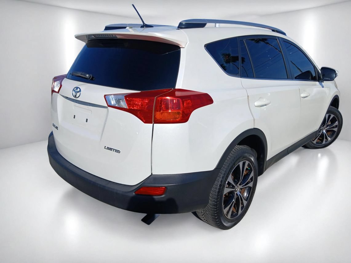 Used 2020 Toyota C-HR LE FWD image 4