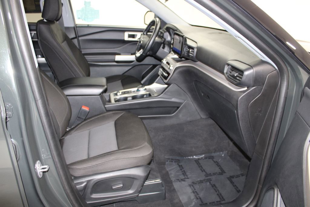 Used 2023 Ford Explorer XLT image 28