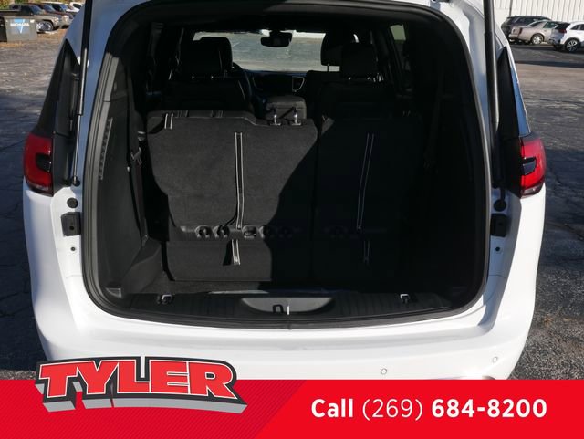 New 2026 Chrysler Pacifica Select AWD/4WD image 18