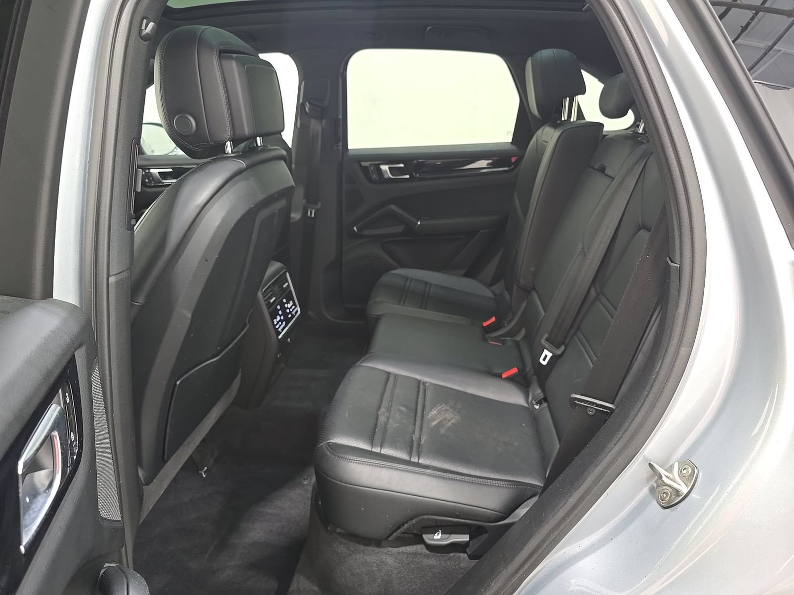 Used 2023 Porsche Cayenne AWD/4WD image 13