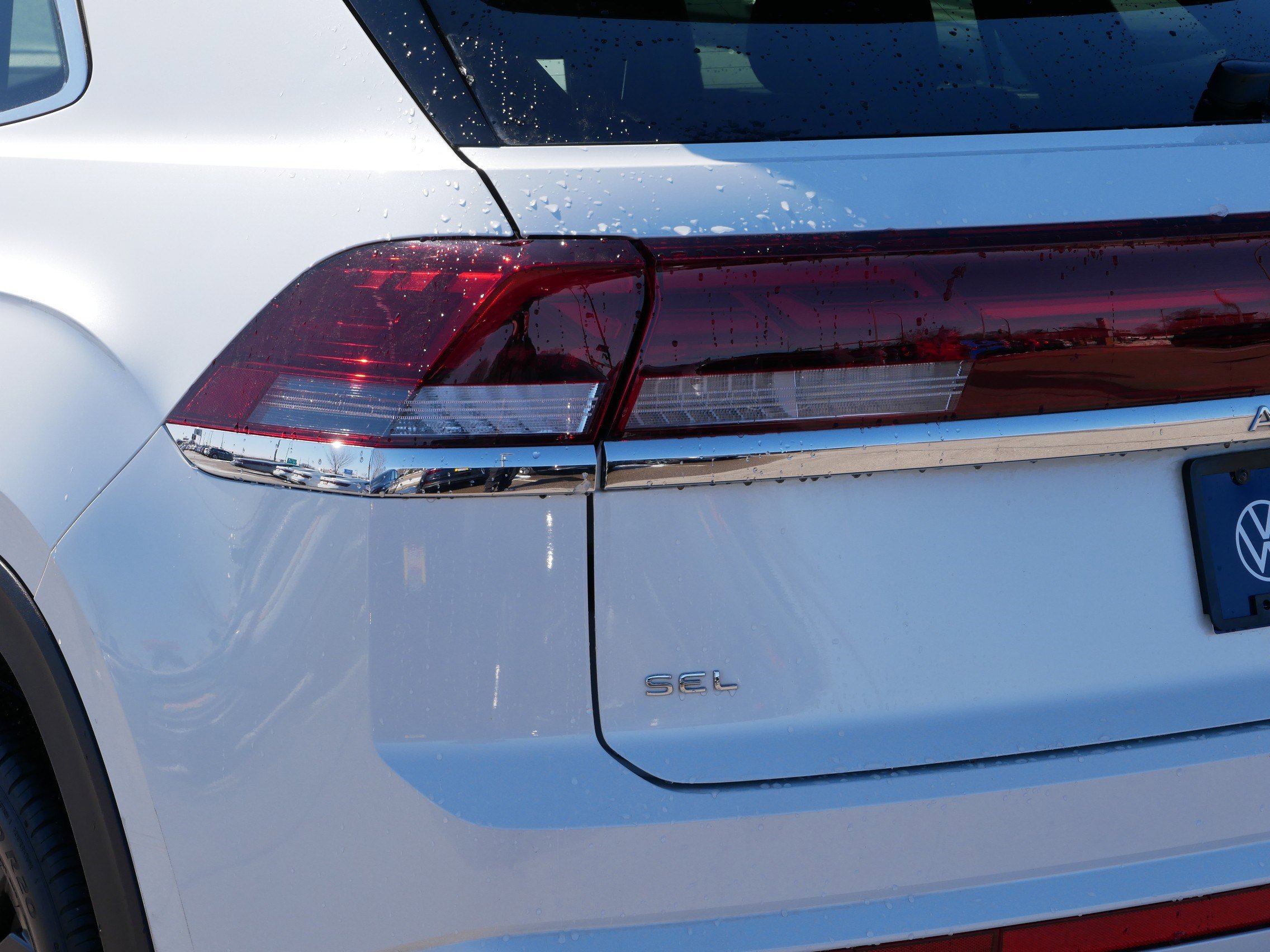 Certified 2024 Volkswagen Atlas Cross Sport SEL R-Line image 17