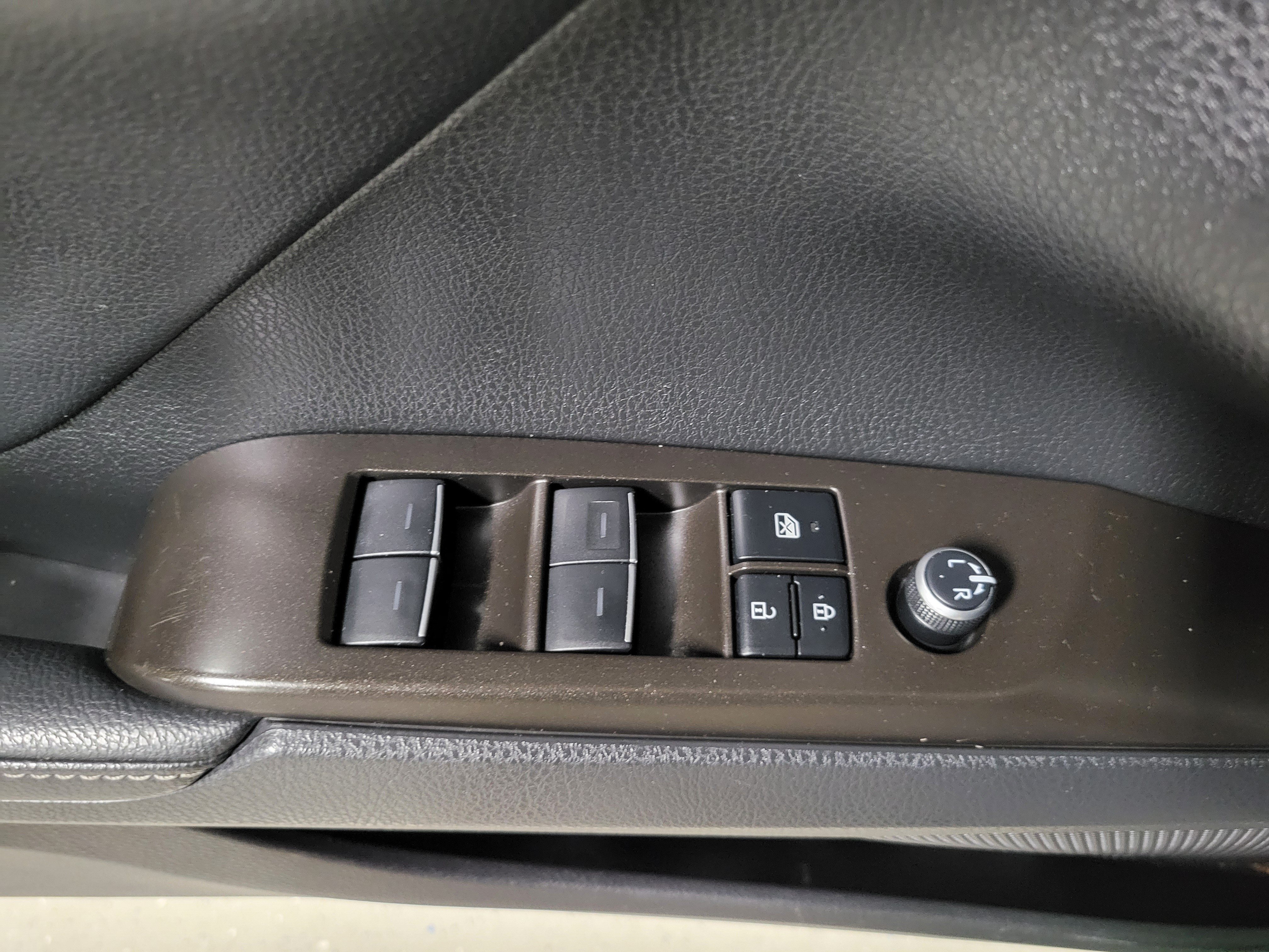 Used 2022 Toyota Camry XSE FWD image 19