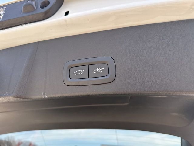 Certified 2023 Volvo XC40 B5 Plus w/ Climate Package image 36