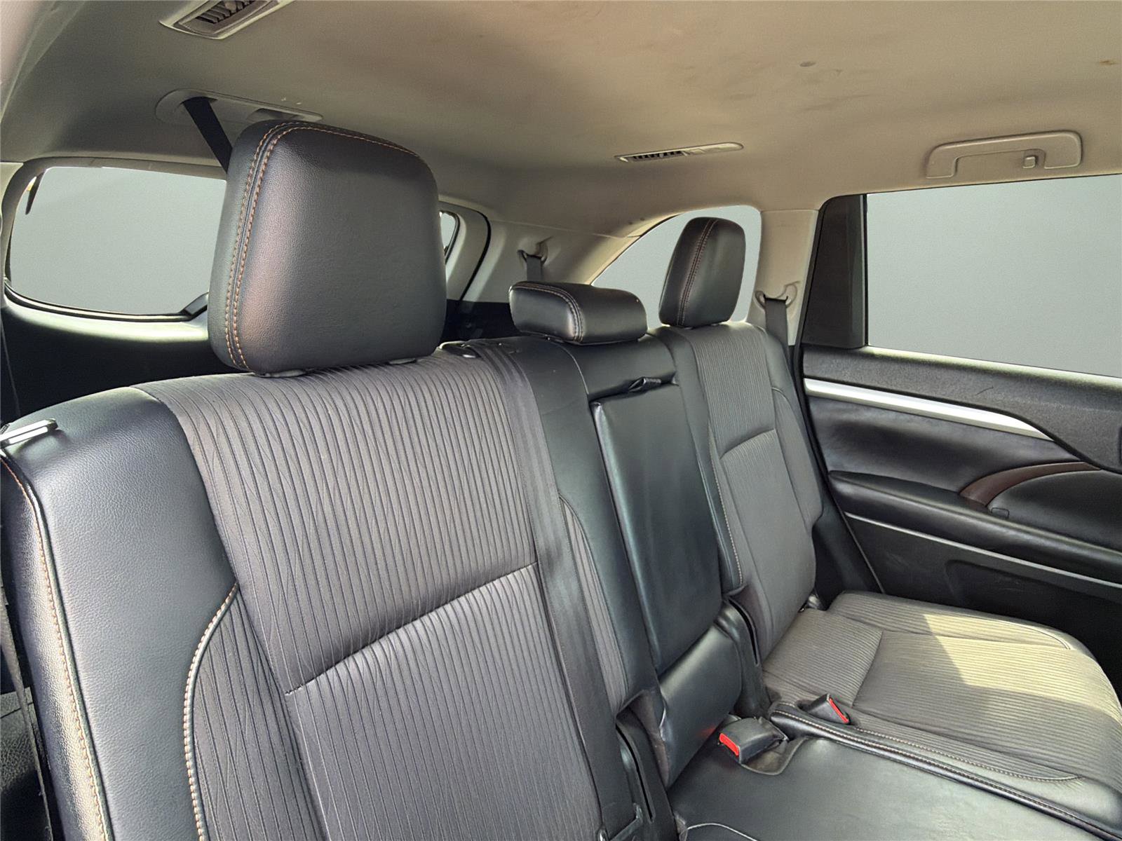 Used 2017 Toyota Highlander Plus w/ Carpet Mat Package AWD/4WD image 22