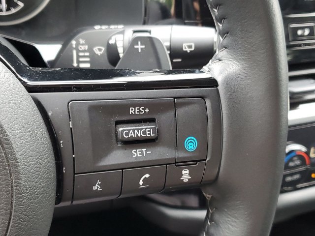 Used 2025 Nissan Pathfinder SL AWD/4WD image 13