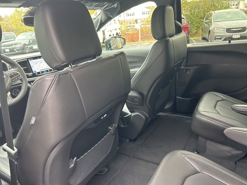 New 2026 Chrysler Pacifica Select image 31