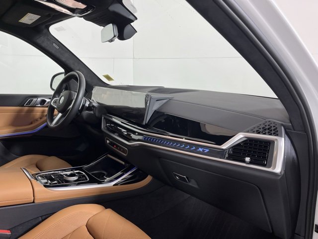Certified 2025 BMW X7 xDrive40i w/ Executive Package image 23