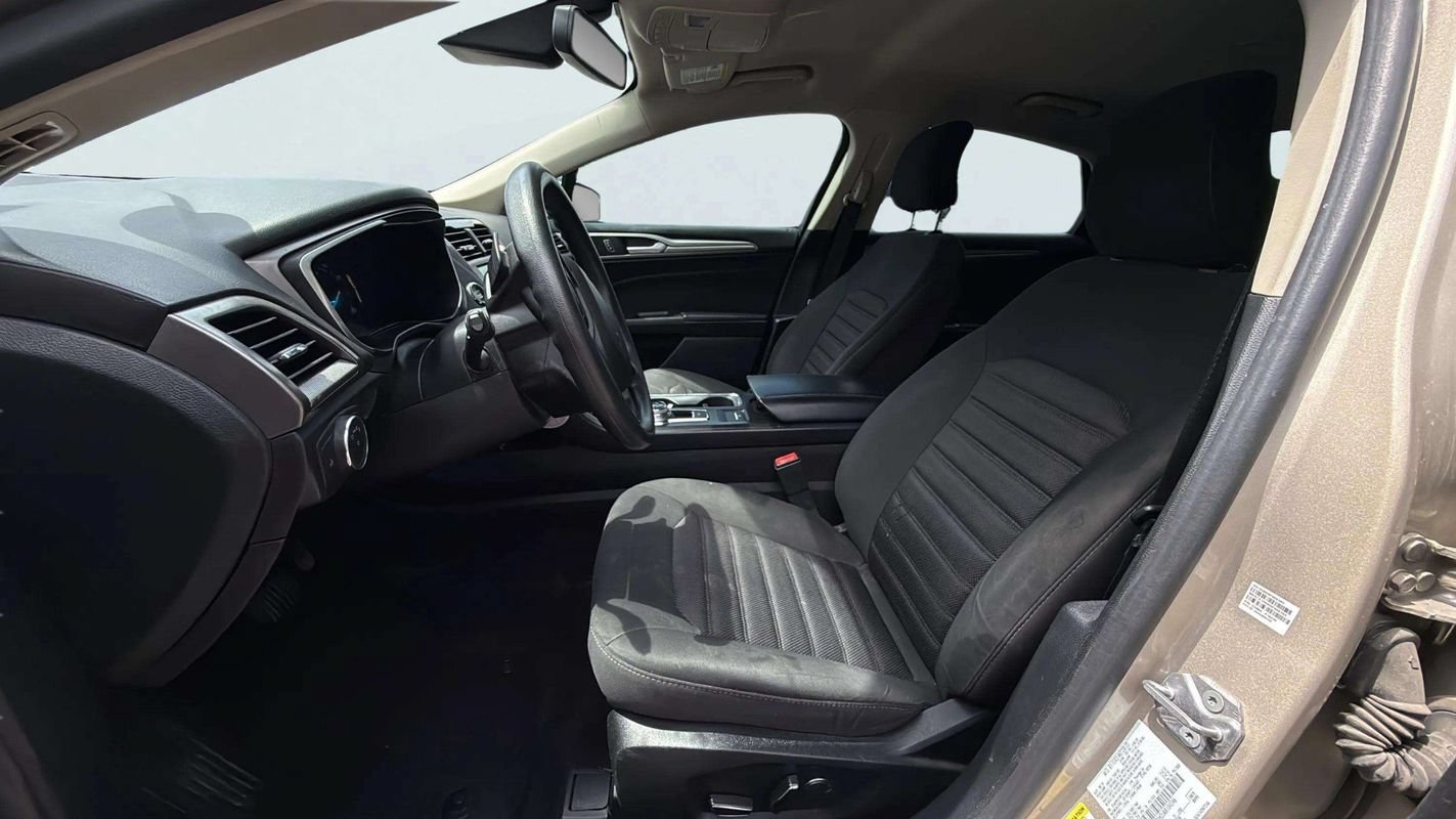 Used 2019 Ford Fusion SE FWD image 15