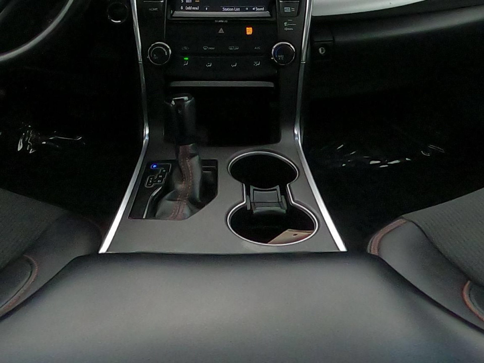 Used 2016 Toyota Camry SE w/ Moonroof Package FWD image 30