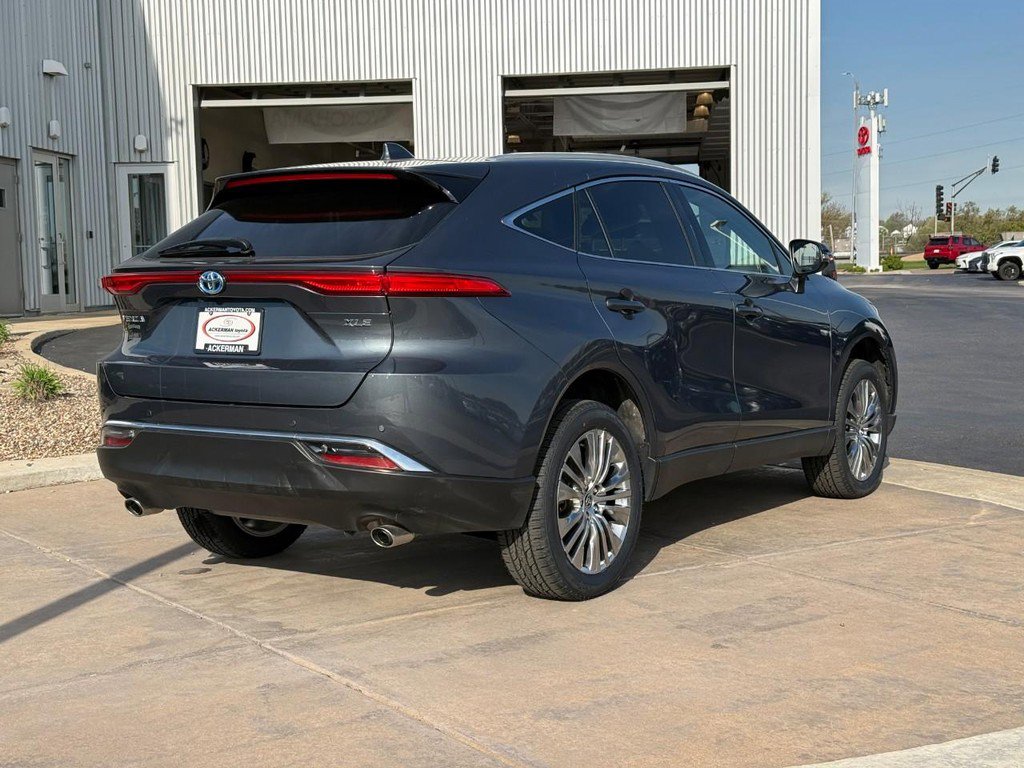 Used 2023 Toyota Venza XLE image 5
