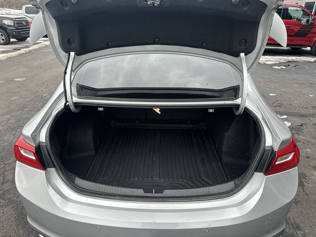 Used 2021 Chevrolet Malibu RS image 28