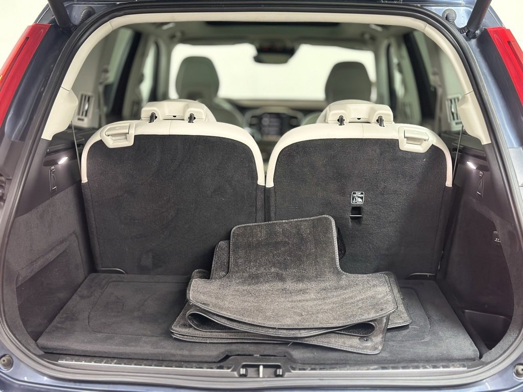 Used 2022 Volvo XC90 T8 Inscription Expression w/ Climate Package image 7