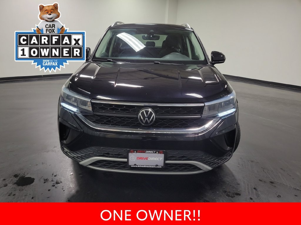 Used 2023 Volkswagen Taos SE w/ Panoramic Sunroof Package AWD/4WD image 3