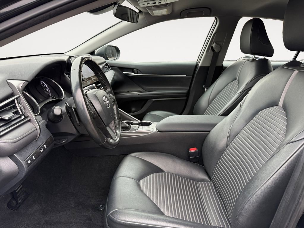 Used 2024 Toyota Camry SE image 9