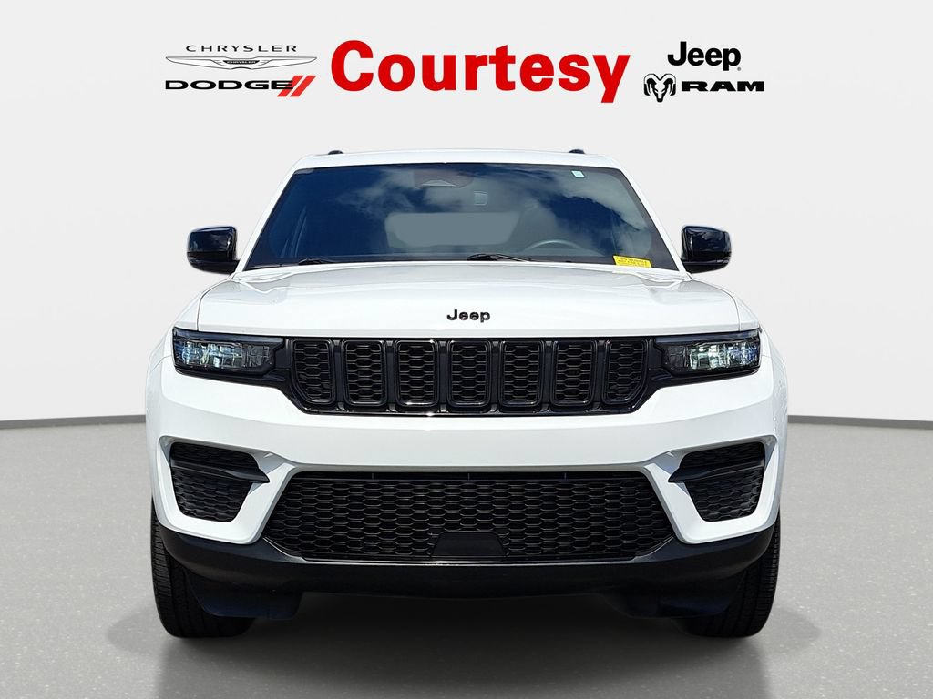 Certified 2024 Jeep Grand Cherokee Altitude AWD/4WD image 9