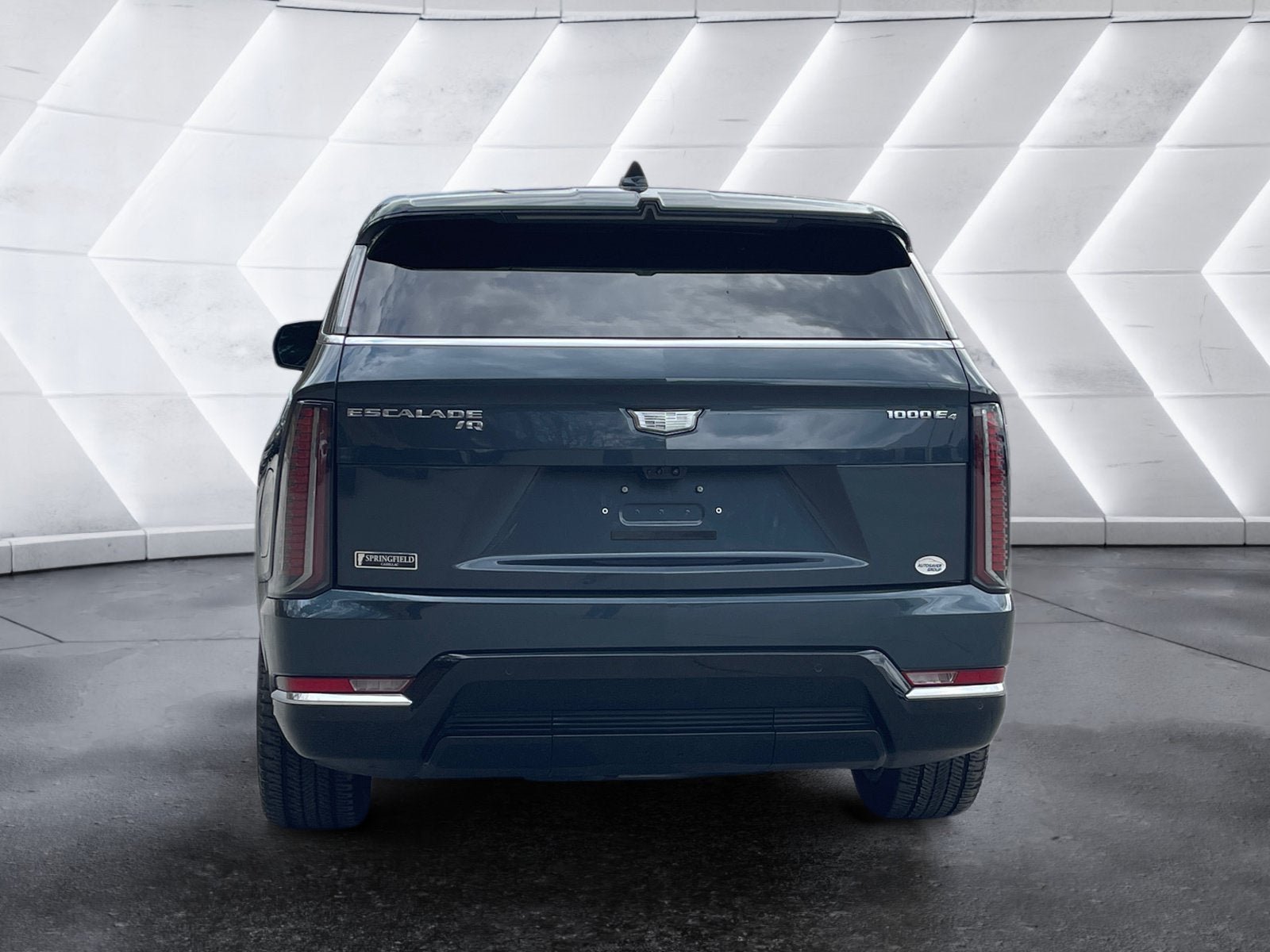 Certified 2025 Cadillac Escalade IQ Luxury 2 w/ LPO, Premium Carpet Package AWD/4WD image 5