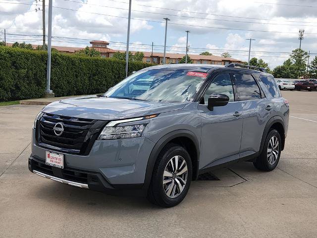 Certified 2024 Nissan Pathfinder SL w/ Black Appearance Package FWD image 9