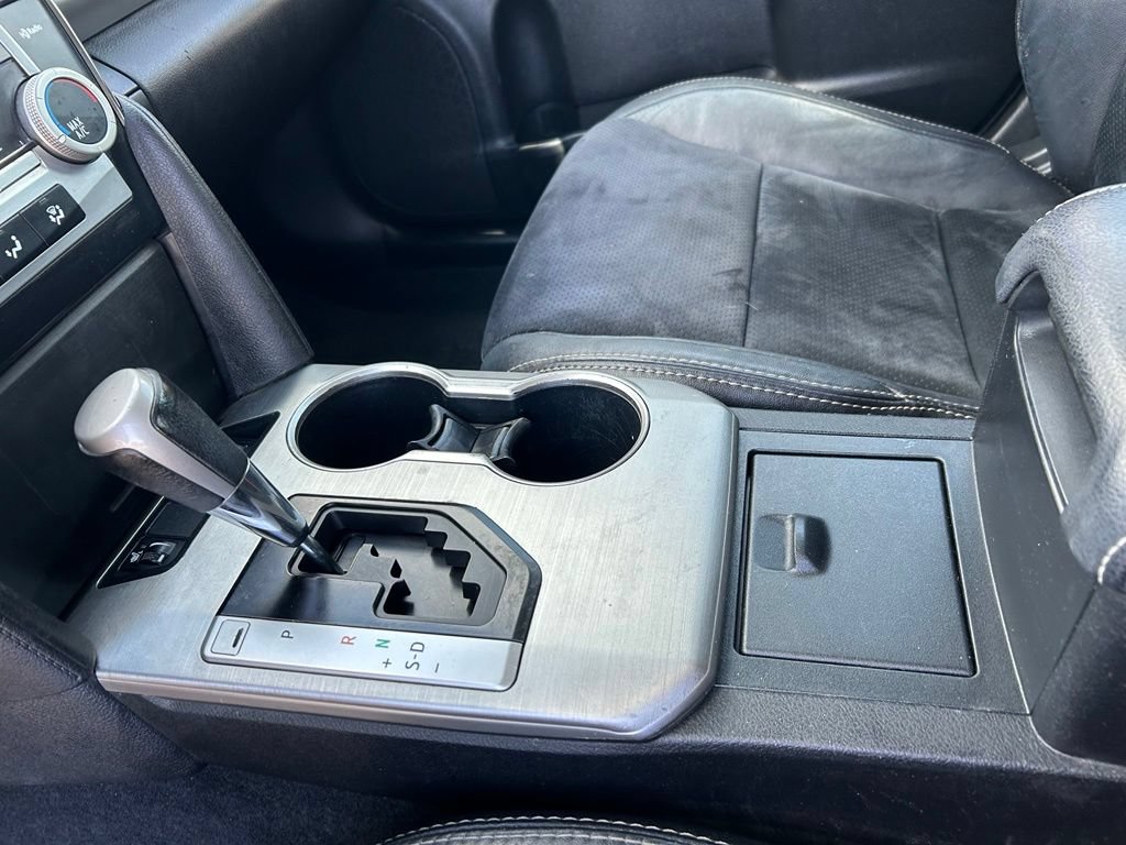 Used 2012 Toyota Camry SE w/ Leather Pkg FWD image 18