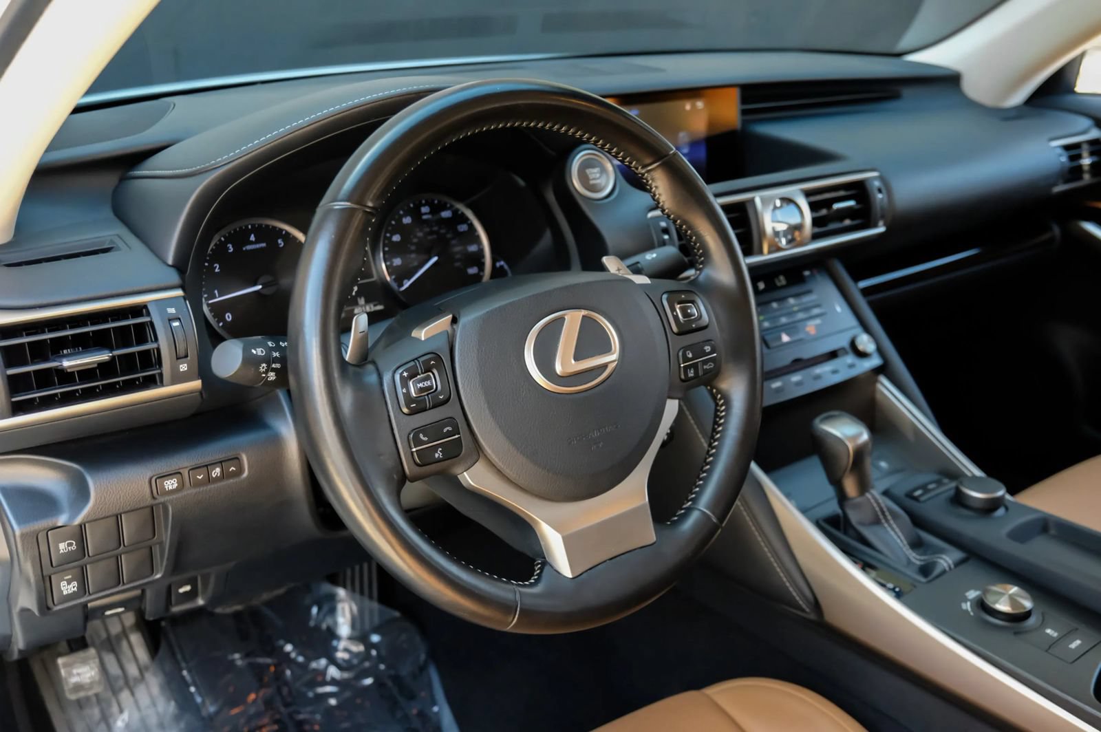 Used 2018 Lexus IS 300 AWD w/ Premium Package image 21