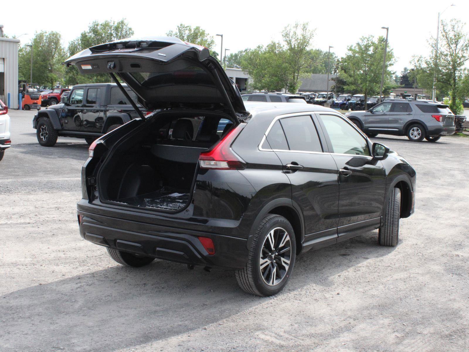 New 2025 Mitsubishi Eclipse Cross SEL image 10