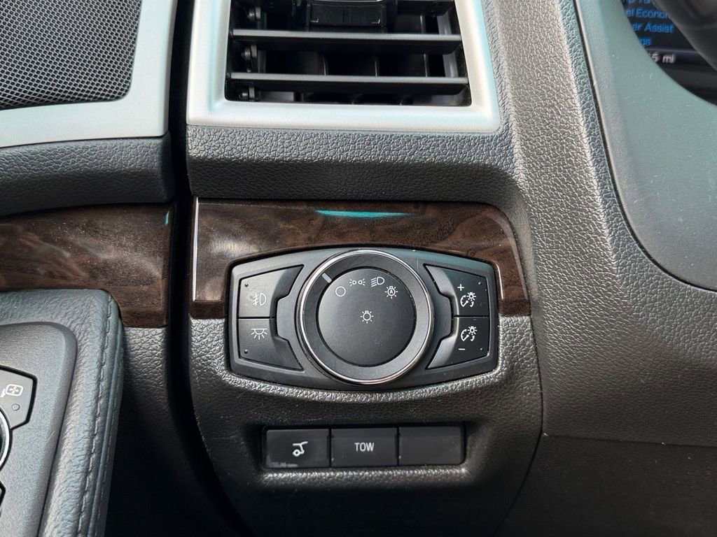 Used 2015 Ford Explorer Limited image 22