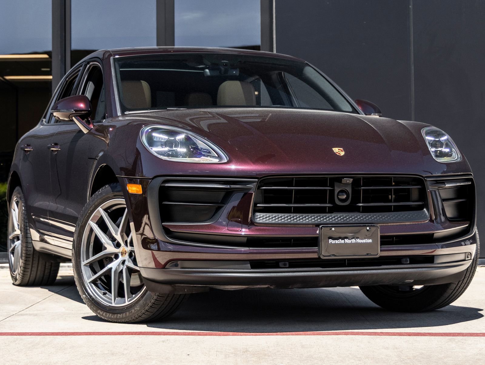 Certified 2023 Porsche Macan image 6
