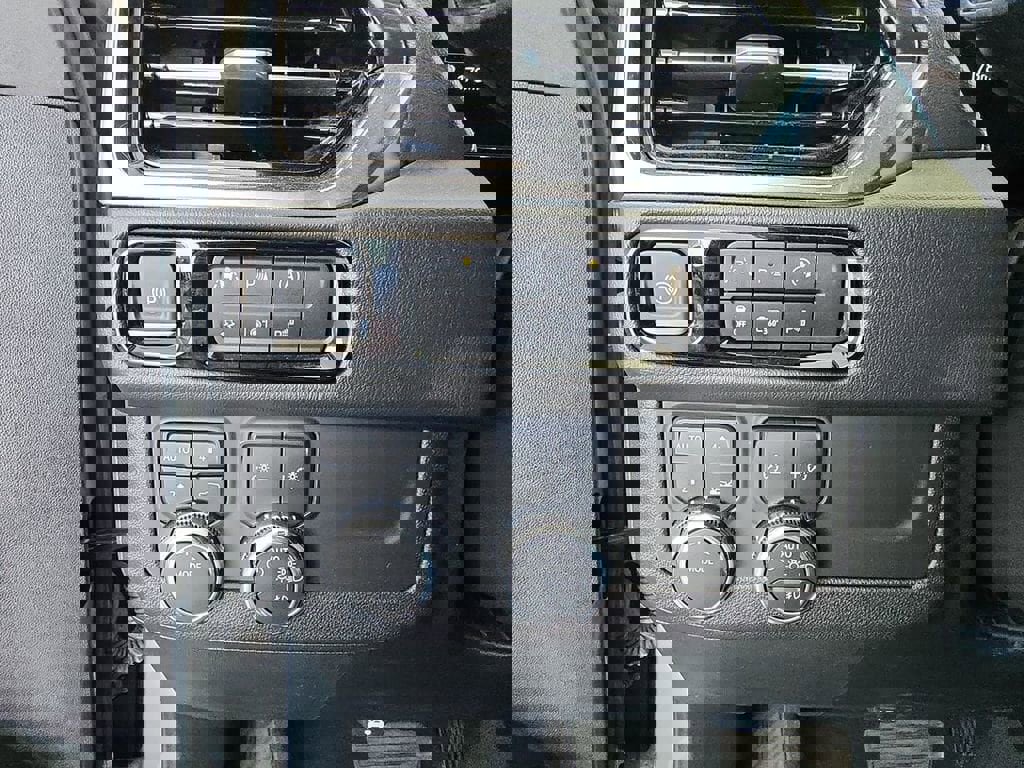 Certified 2025 GMC Yukon Denali image 18