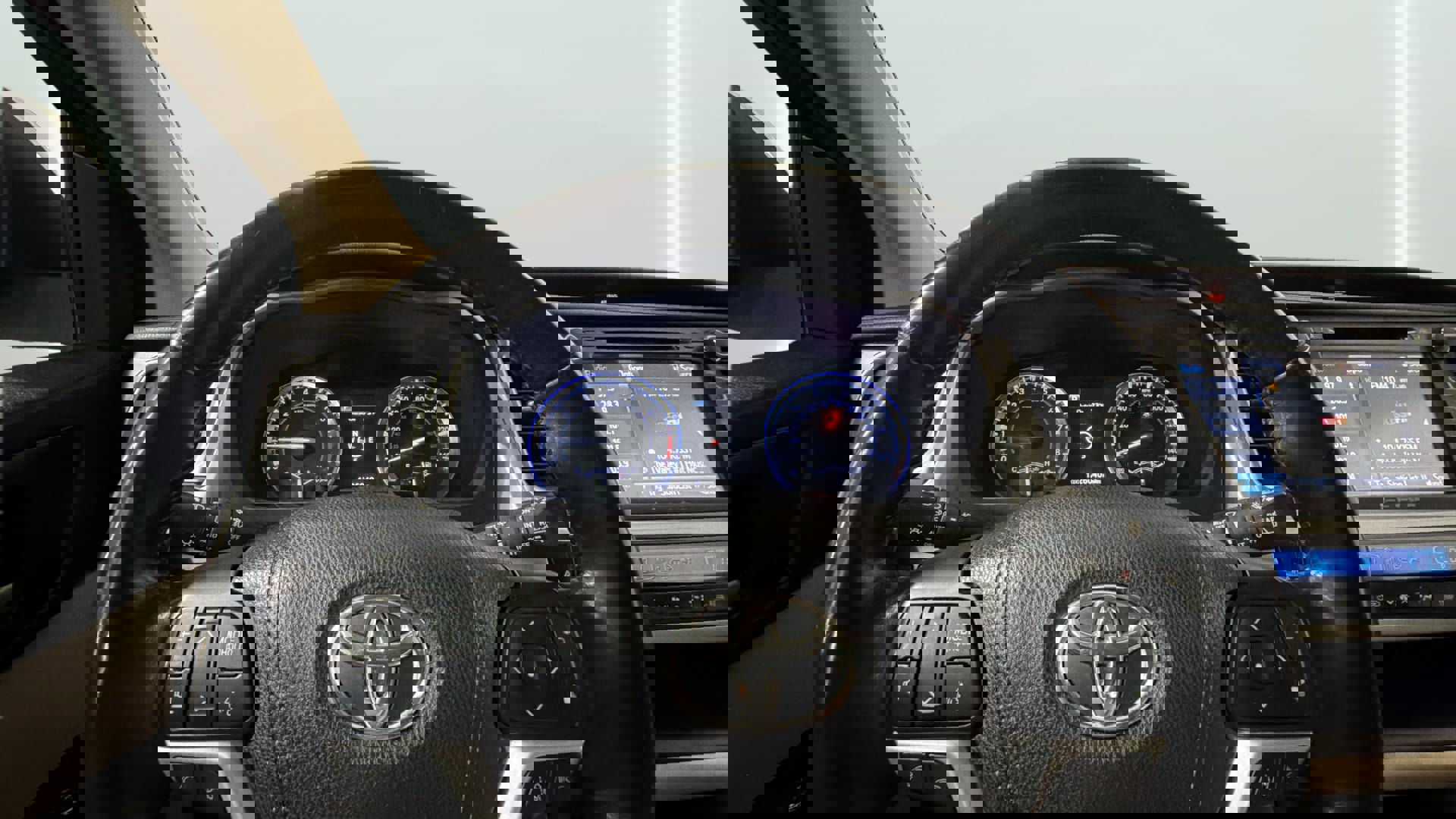 Used 2017 Toyota Highlander XLE AWD/4WD image 30