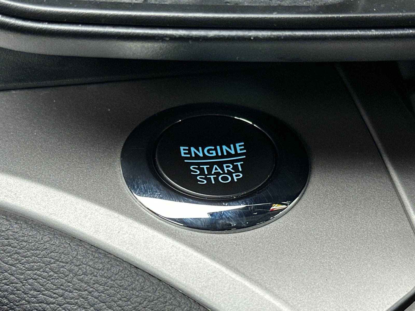 Used 2022 Ford Explorer XLT image 23