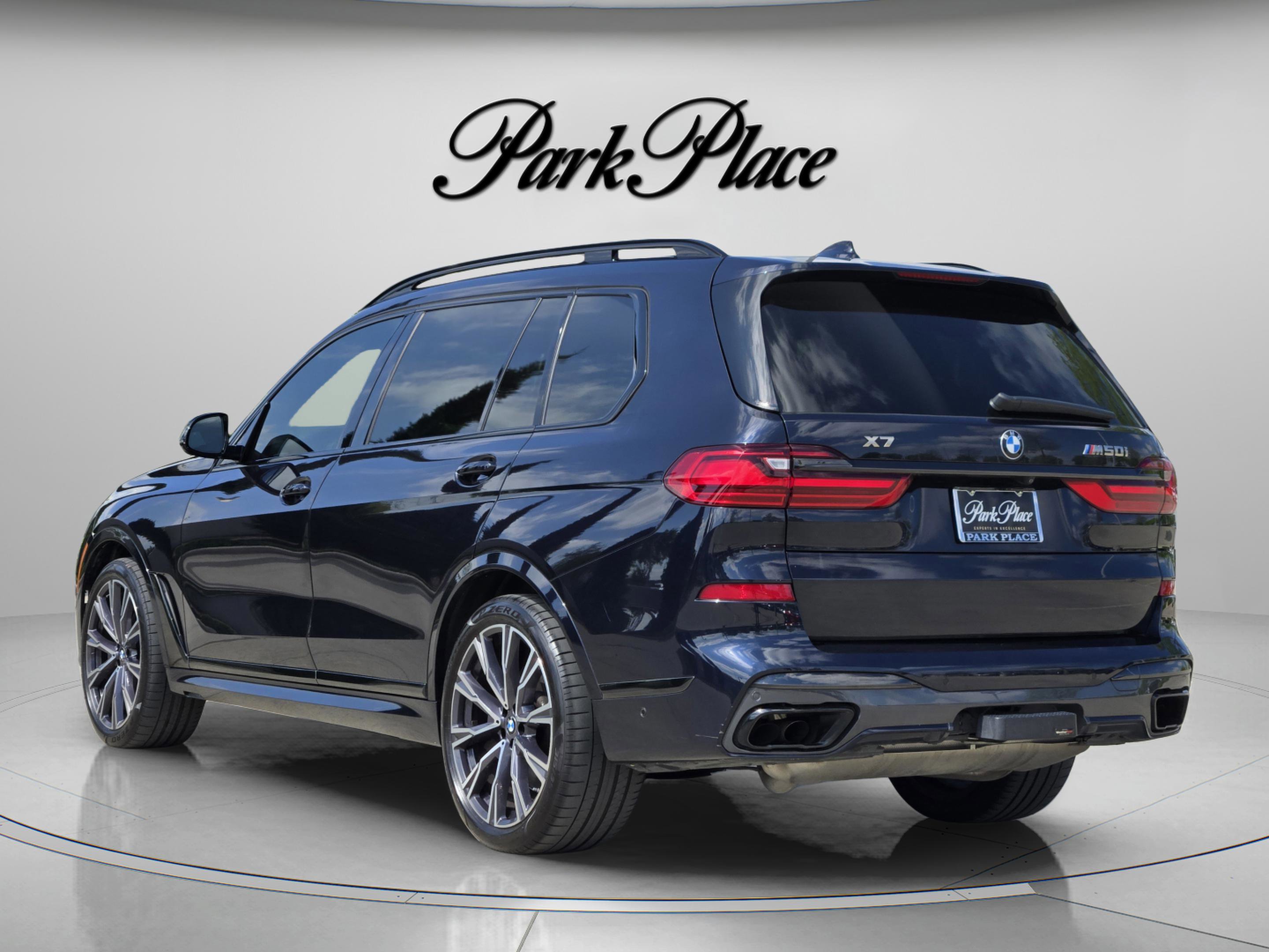 Used 2021 BMW X7 M50i image 3