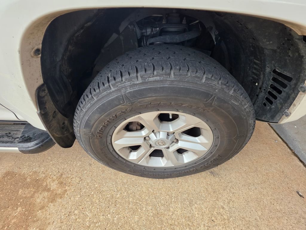 Used 2014 Toyota 4Runner SR5 AWD/4WD image 10