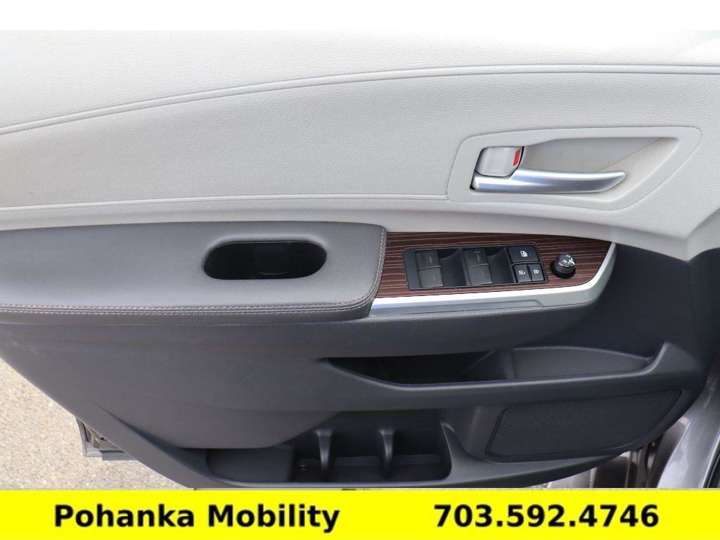 Used 2021 Toyota Sienna XLE w/ XLE Plus Package image 20